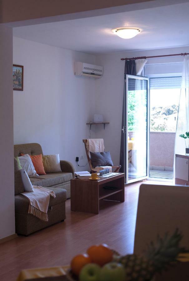 Apartment Helga Liznjan Exterior photo